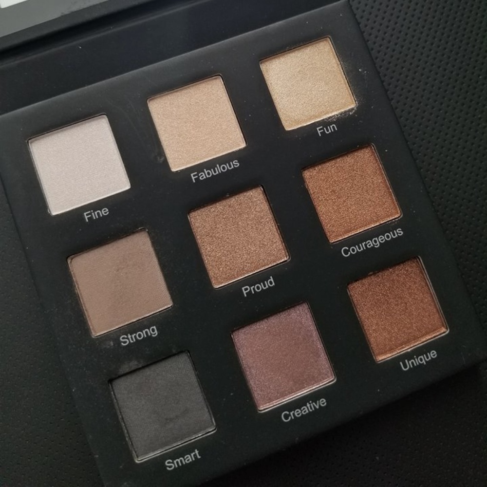 CONTOUR PALETTE & EYESHADOW SET